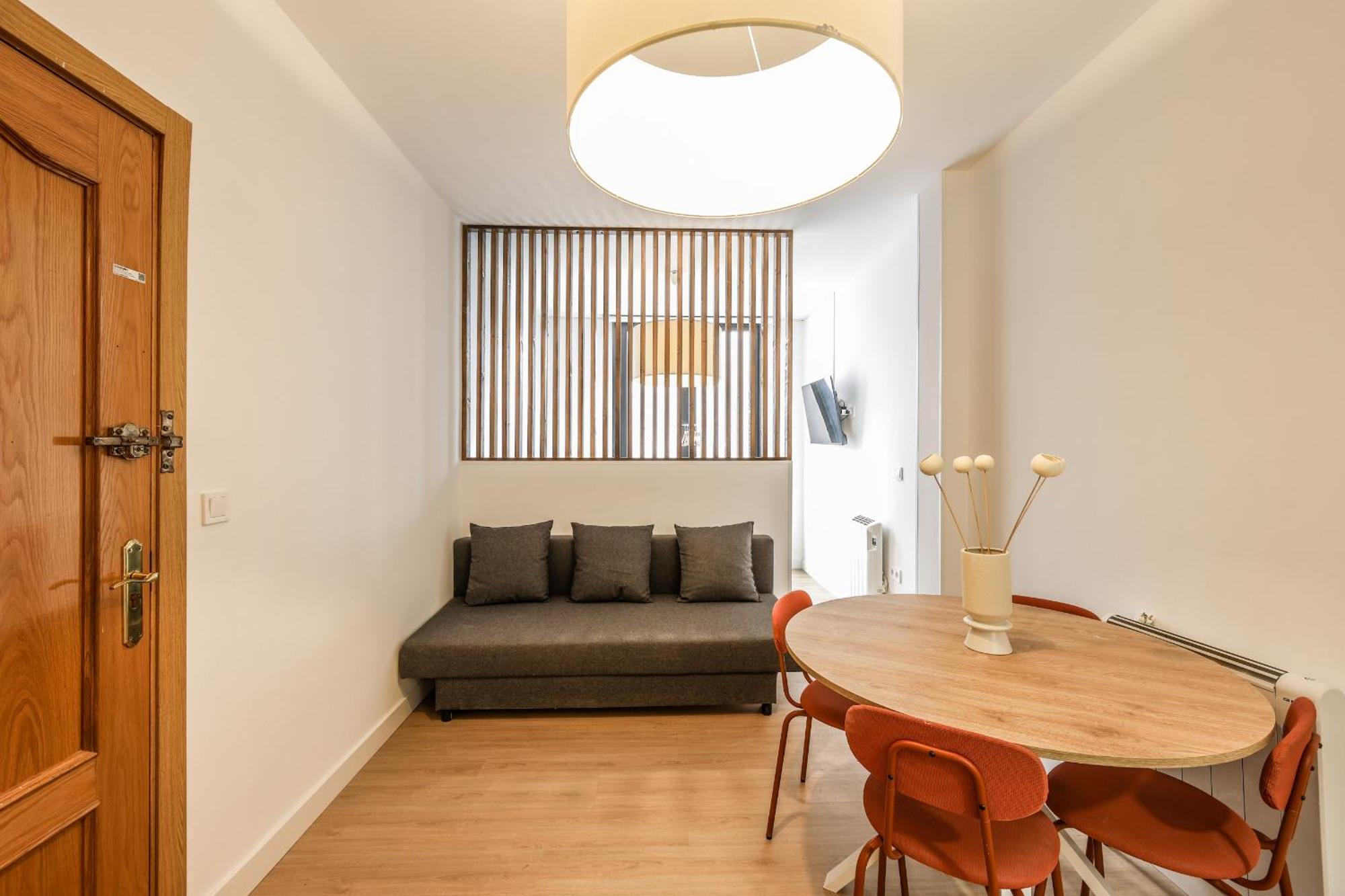 Pequeno Apartamento Reformado En Tirso De Molina Alquiler Temporal Madrid Exterior photo